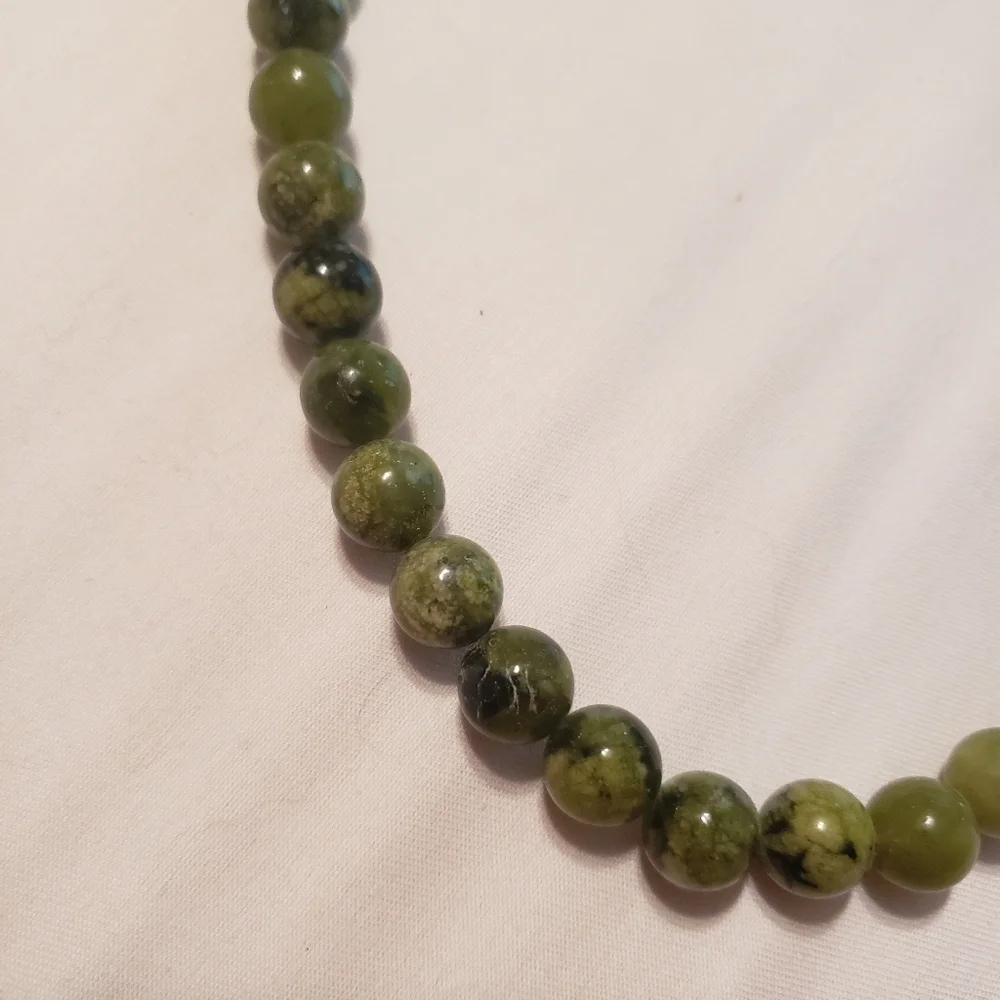 Unique Vintage Green Beaded Jade Nephrite Necklace Gold Lobster Clasp